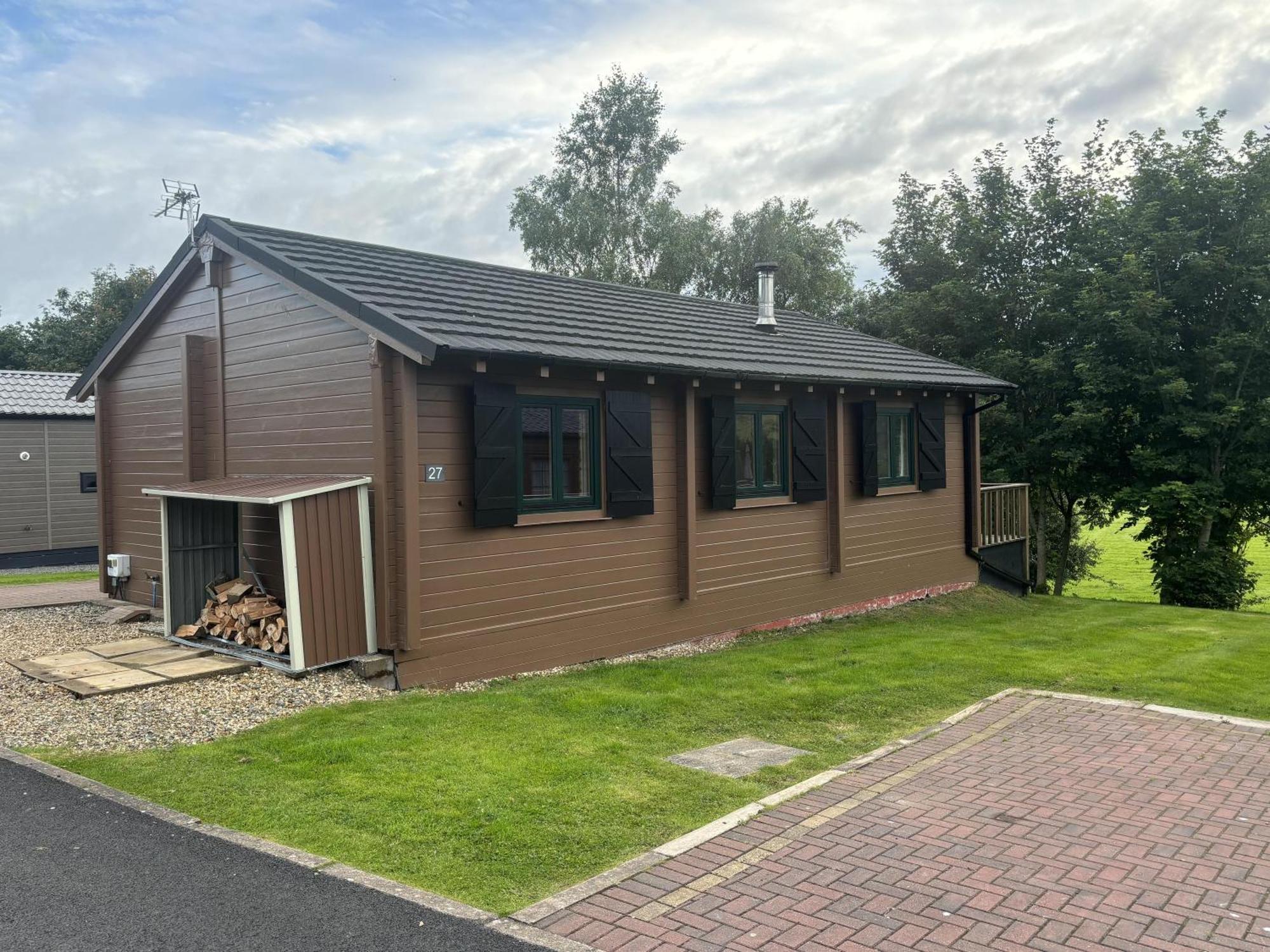 Rustic Lodge Retreat At Riverview Holiday Park Newcastleton Exterior foto