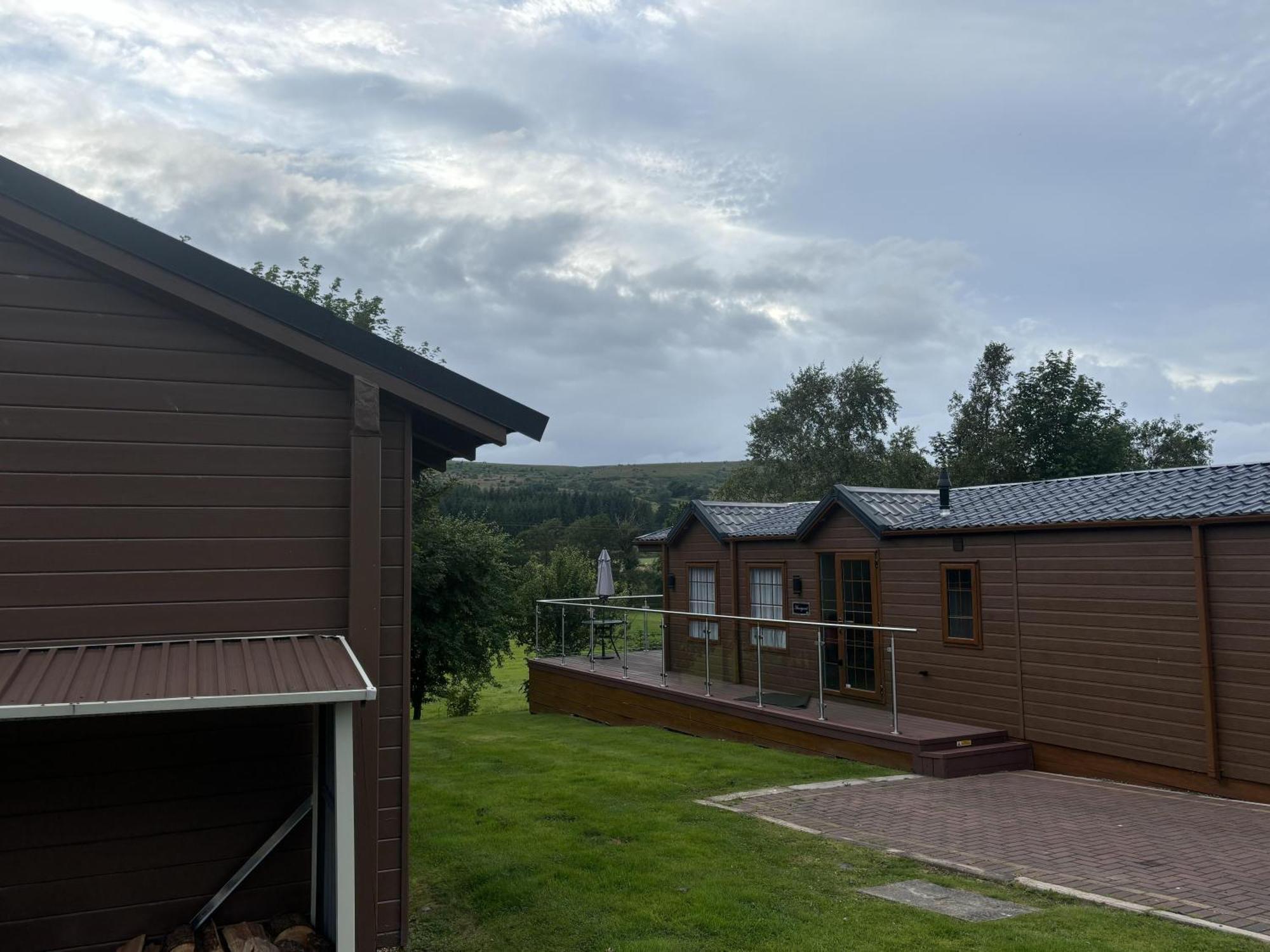 Rustic Lodge Retreat At Riverview Holiday Park Newcastleton Exterior foto