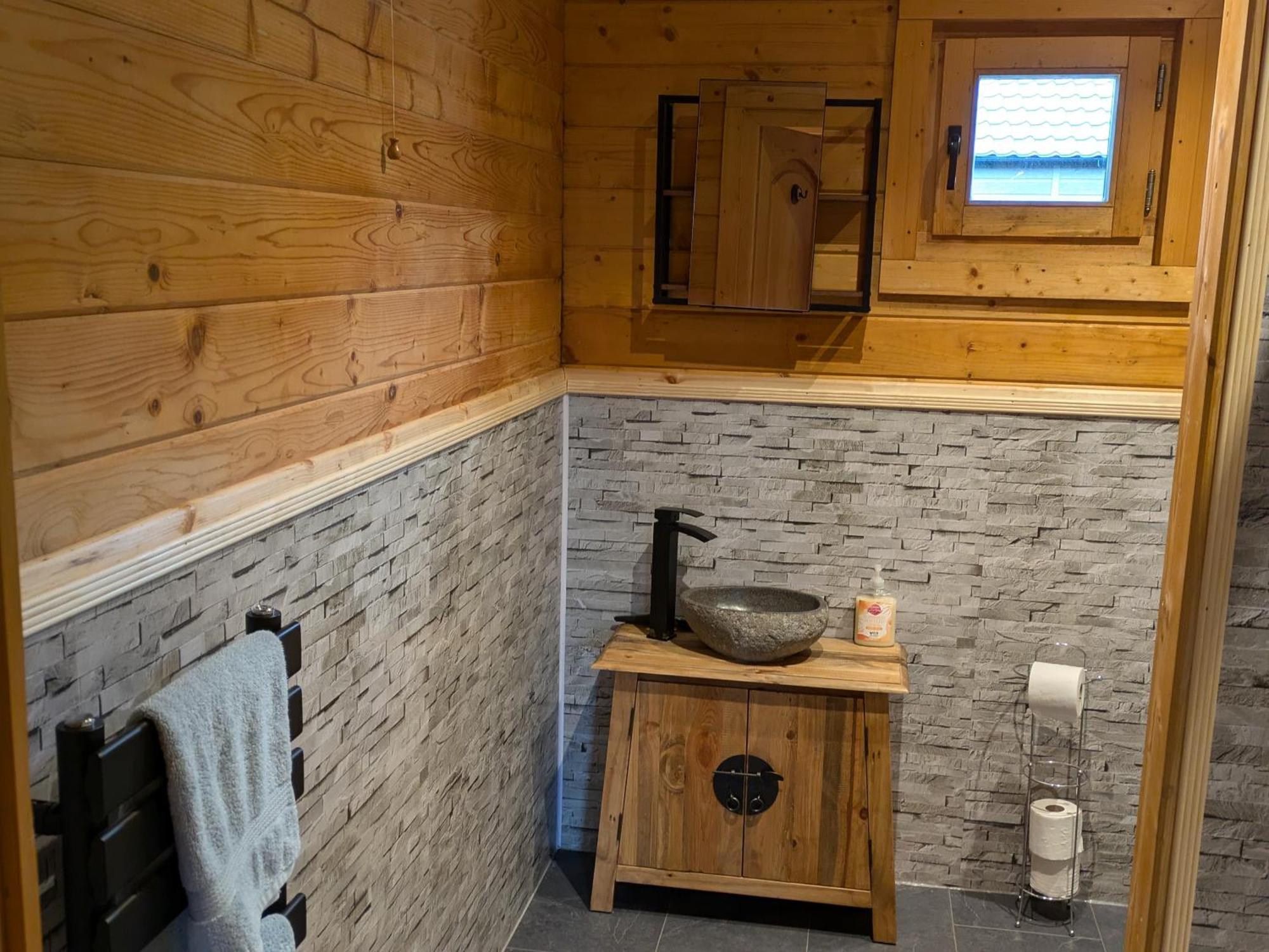Rustic Lodge Retreat At Riverview Holiday Park Newcastleton Exterior foto