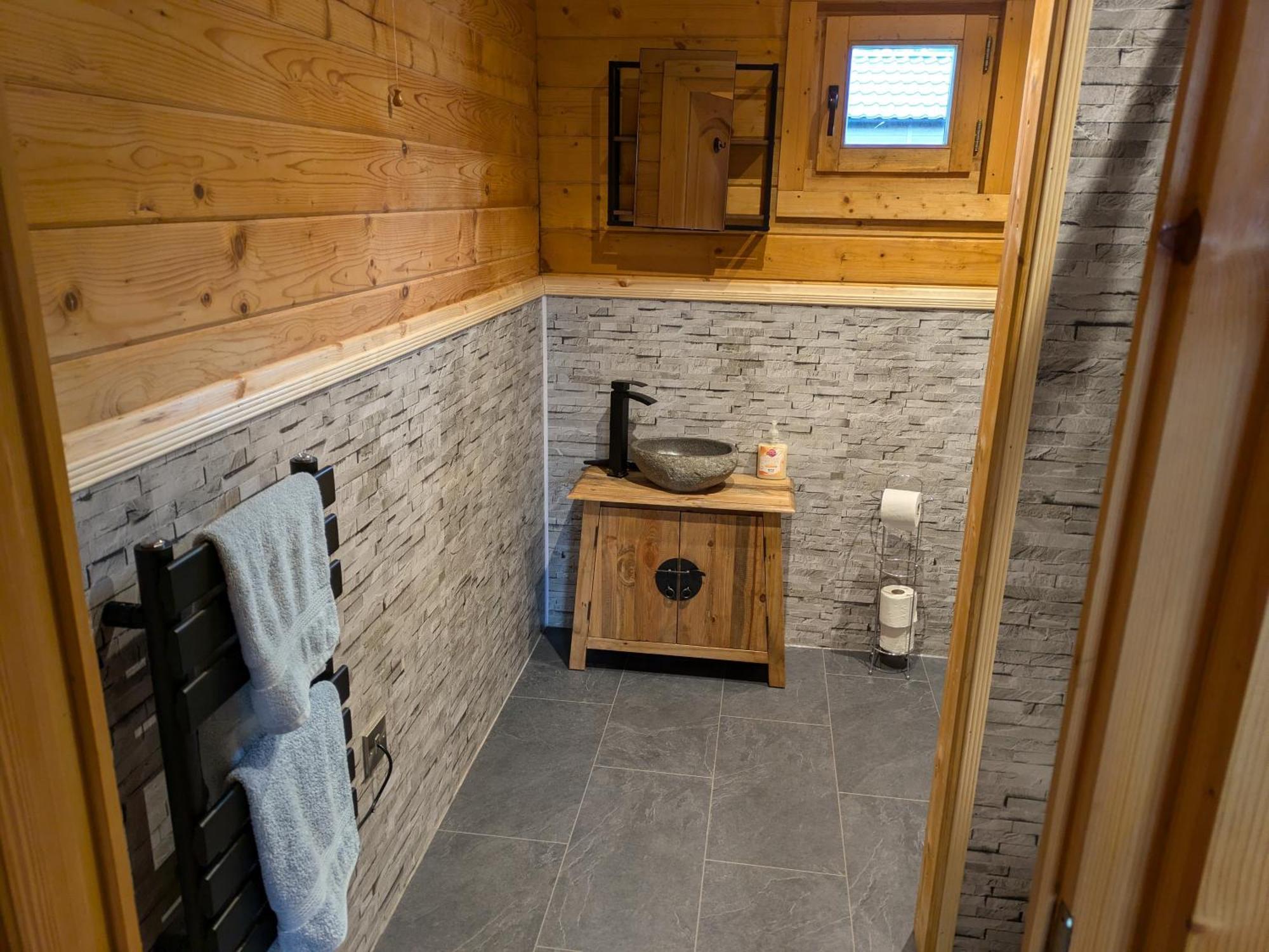 Rustic Lodge Retreat At Riverview Holiday Park Newcastleton Exterior foto